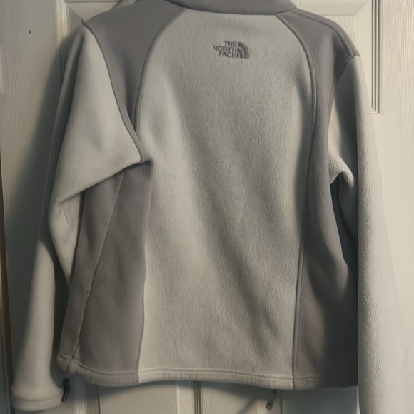 The Northface jacket size medium good condition - Picture 6 of 6